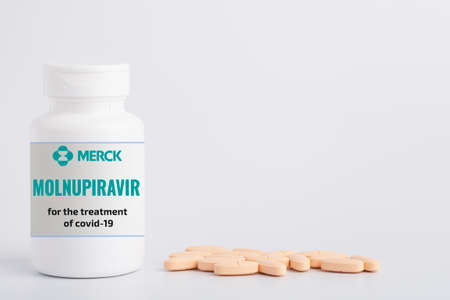 New York, USA - 08 November 2020. Concept of antiviral pill against coronavirus disease. COVID drugs on a medical glass table. Selective focusのeditorial素材