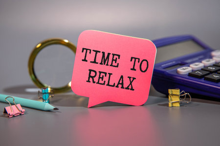 paper tag written break time over white background.の写真素材