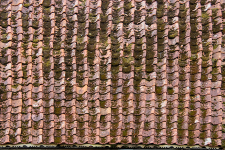 old grunge mossy Tile roof textureの写真素材