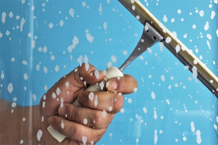 An image of cleaning a windowの写真素材