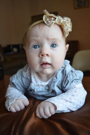 little girl is on brown silk pillowの写真素材