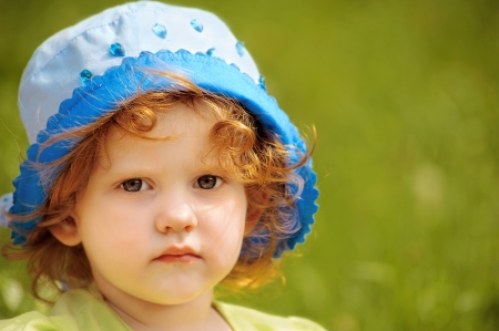portret close up little beautiful girl in summer parkの写真素材