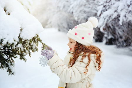 Little girl decorates the Christmas tree.の写真素材