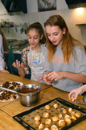 Moscow, Russia, November 21, 2017: Unidentified teenager kids cooking pasta on culinary master class - happy event, devoted to the end of school semester in Moscow.のeditorial素材