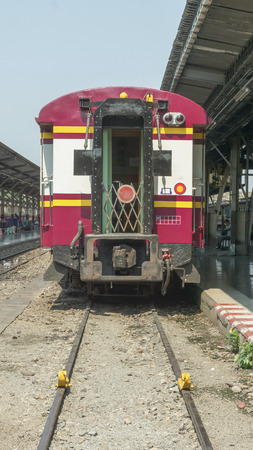 Train cars on Bangkok railway station platform Thailandのeditorial素材