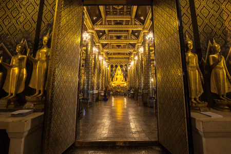 PHITSANULOKE - SEPTEMBER 14,2014 : The most beautiful buddha sculpture in Phitsanuloke,  
, Phra Buddha Chinnarat is the most beautiful and the large bronze buddha sculpture
 in Phitsanulok, Thailandのeditorial素材