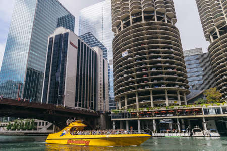 Chicago, IL, USA â September 25, 2015: Modern buildings and Marina City Towers near Chicago river.のeditorial素材