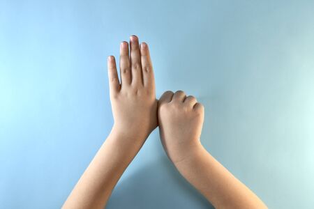 The fifth way to treat a certain area of palm pollution, according to the European standard EN-1500, the technique in antiseptic.の写真素材