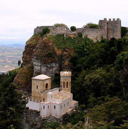 View of two castles of Erice and Pepoliのeditorial素材