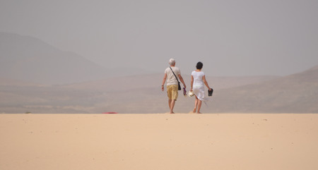 Couple walking on famous sand dunes of Fuerteventura.のeditorial素材