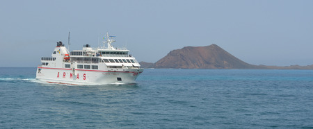 Ferry approaching Corralejo Fuerteventura from Lanzarote.のeditorial素材