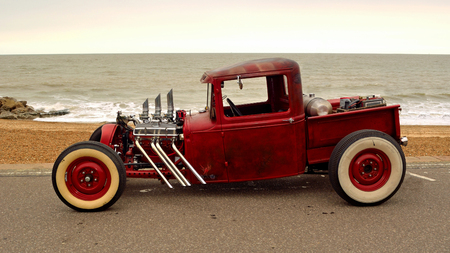 FELIXSTOWE, SUFFOLK, ENGLAND - AUGUST 27, 2016: Classic Hot Rod  pickup truck on seafront promenade with sea in backgroundのeditorial素材