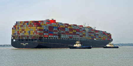 The container ship Maersk  Edirne  being turned by tug boats at the port of Felixstowe.のeditorial素材