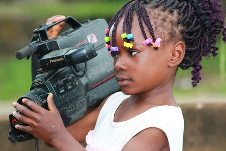 little girl holding a cameraの素材