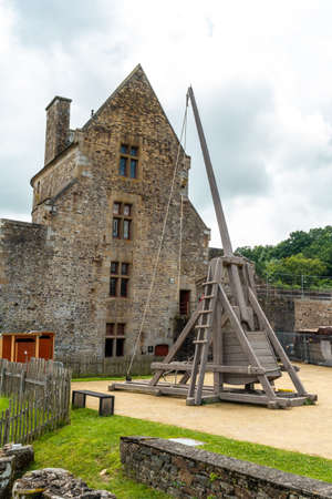 Original catapult in the medieval castle of Fougeres. Brittany region, Ille et Vilaine department, Franceのeditorial素材