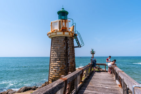 Capbreton village on the coast of the French Basque Country, wooden walkway with tourists, Franceのeditorial素材