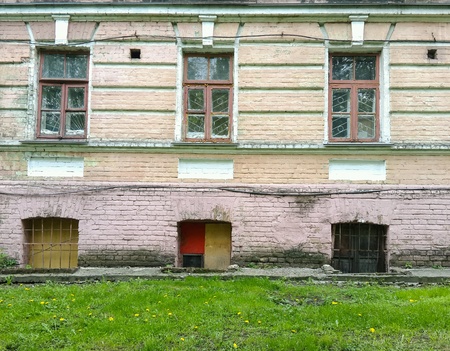 Old wall with windows.の素材