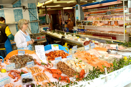 August 11, 2011. Paris. France. Seller seafood on the street.のeditorial素材