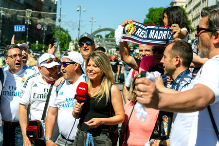 Kiev, Ukraine, May 2018: - The correspondent interviews the fans of Real Madrid before the final match of the Champions League UEFA between Liverpool and Real Madrid on Khreshchatyk Street. Outdoors.のeditorial素材
