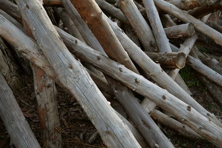 Construction jumble abstract background. Pile of logs scattered and mixed. Close-up. Outdoors.の写真素材