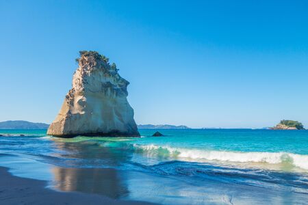 Cliff at the beach of Cathedral Cove, New Zealandの写真素材