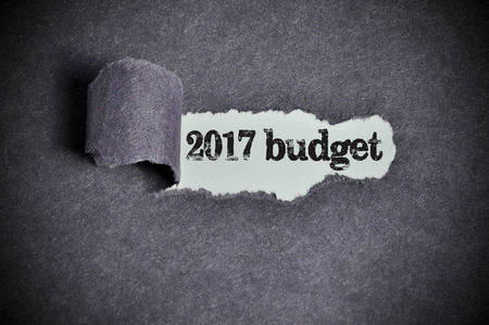 2017 budget  word under torn black sugar paperの写真素材