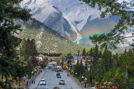 Banff Avenue, Banff, Alberta, Canadaのeditorial素材