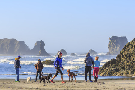 BANDON BEACH, OREGON COST, OREGON, USA - OCTOBER 22, 2015: People with dogs enjoy views of the ocean surfのeditorial素材