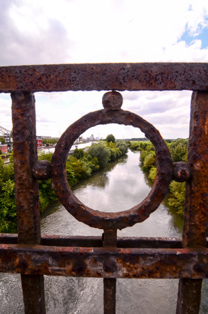 Green River Bridge View Through Rusty Railingの写真素材