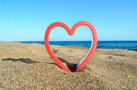 Photo Picture of an Heart on the Sand Beachの写真素材