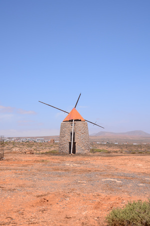 Photo Picture of a Classic Vintage Windmill Buildingの写真素材