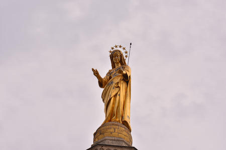 Photo Picture of a Classic Christian Statue in Avignonの写真素材