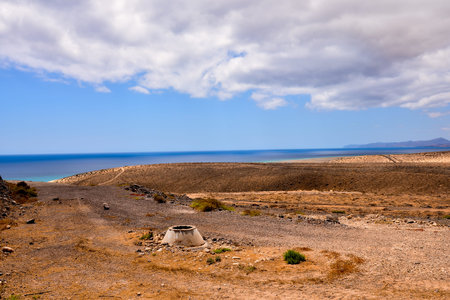 Photo Picture of a Beautiful Dry Desert Landscape