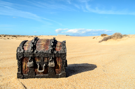 Conceptual Photo Picture of a Treasure Trunk Object in the Dry Desertの写真素材