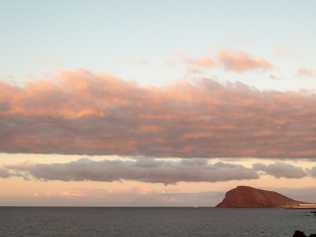 Photo Picture of The Sun Setting in the Seaの写真素材