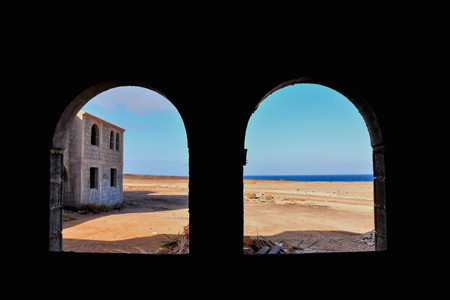 Photo Picture of an Abandoned Desert House Exteriorの写真素材
