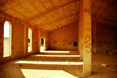 Photo Picture of an Abandoned Desert House Exteriorの写真素材