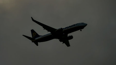 Photo picture Silhouette airplane flying on the skyの写真素材