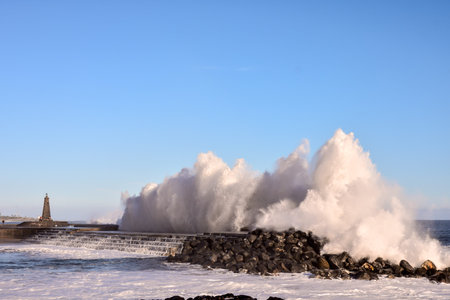 Photo Picture of a BIg Wave in the Ocean