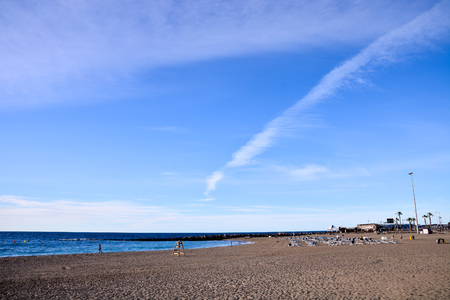 Photo Picture of The Sun Setting in the Seaの写真素材