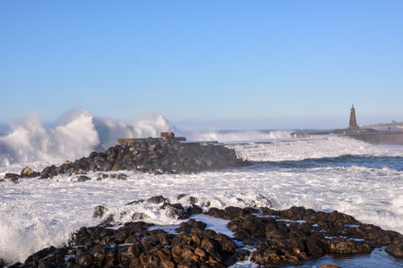 Photo Picture of a BIg Wave in the Ocean