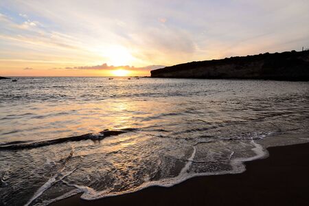 Photo Picture of The Sun Setting in the Seaの写真素材