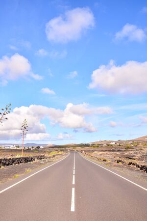 Photo Picture of a Beautiful Asphalt Lonely Roadの写真素材