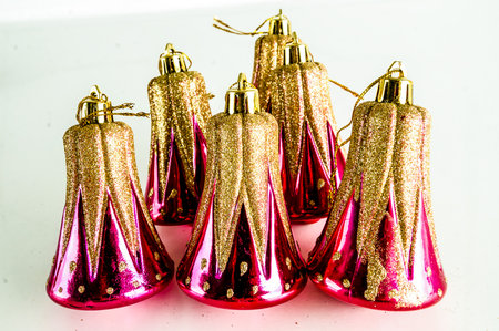 A row of six pink and gold ornaments with a gold center. The ornaments are arranged in a row and are all the same sizeの写真素材