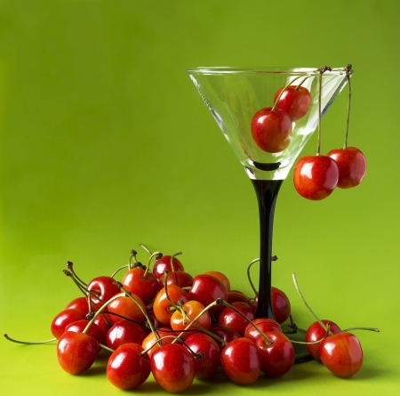Sweet cherries in a martini-glass の写真素材