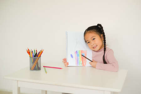 asian little child girl drawingの写真素材