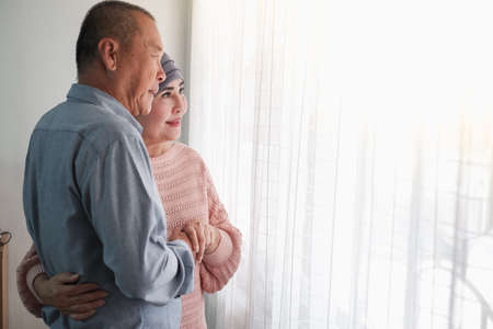 asian couple senior asian woman is chemotherapy and retirement man is encouragementの写真素材
