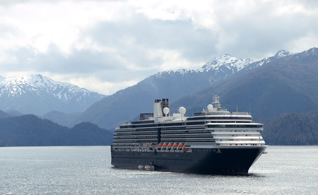 Sitka, Alaska - MAY 20: MS Westerdam owned by Holland America sailing through snow mountain  at Sitka, Alaska on May 22, 2014.のeditorial素材
