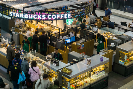 September 10, 2017 London/UK - Starbucks coffee at Heathrow airport, Terminal 5のeditorial素材