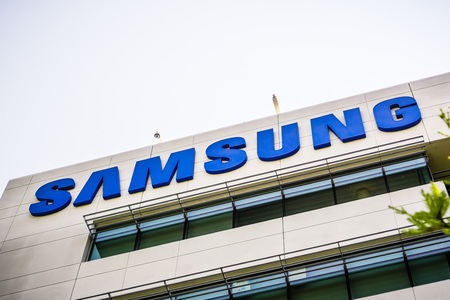 August 9, 2018 Mountain View / CA / USA - Samsung sign on one of the building offices located at the Samsung Research America campus in Silicon Valley, south San Francisco bay areaのeditorial素材